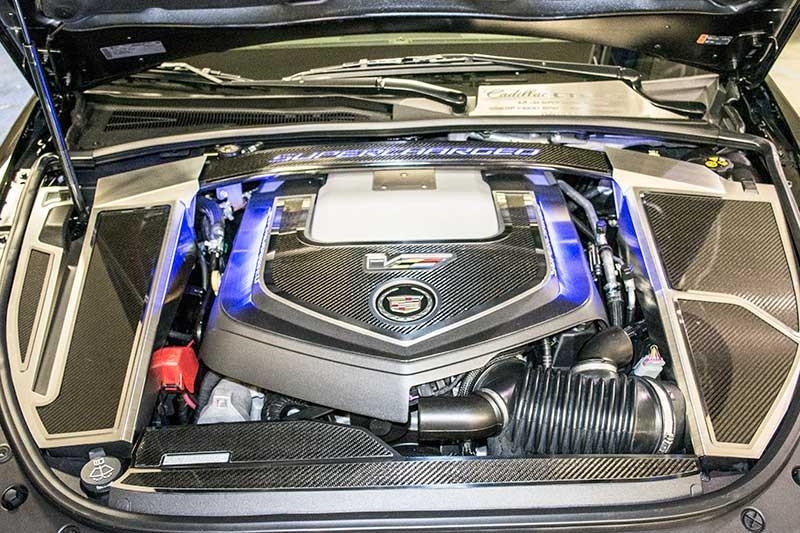 楽天カード分割】 ラジエーターカバー 2006-2015キャデラックCTS-Vカーボンファイバーラジエーターカバー ブラッシュドステンレストリム付き  2006-2015 Cadillac CTS-V Carbon Fiber Radiator Cover With Brushed Stainless  Trim