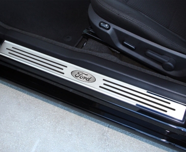 2010-2014 Mustang - Outer Door Sills Ford Oval w/Slotted Carbon Fiber Style 2Pc | Polished/Brushed Stainless Steel